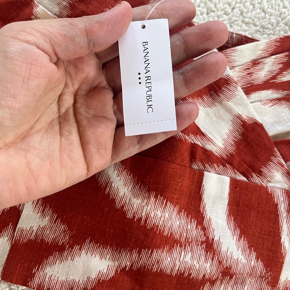 Banana Republic Vibrant Red and White linen Patterned Crop Top - Picture 4 of 10